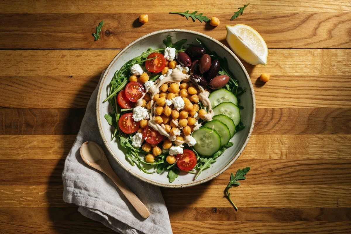 How to Make a Mediterranean Chickpea Lunch Bowl